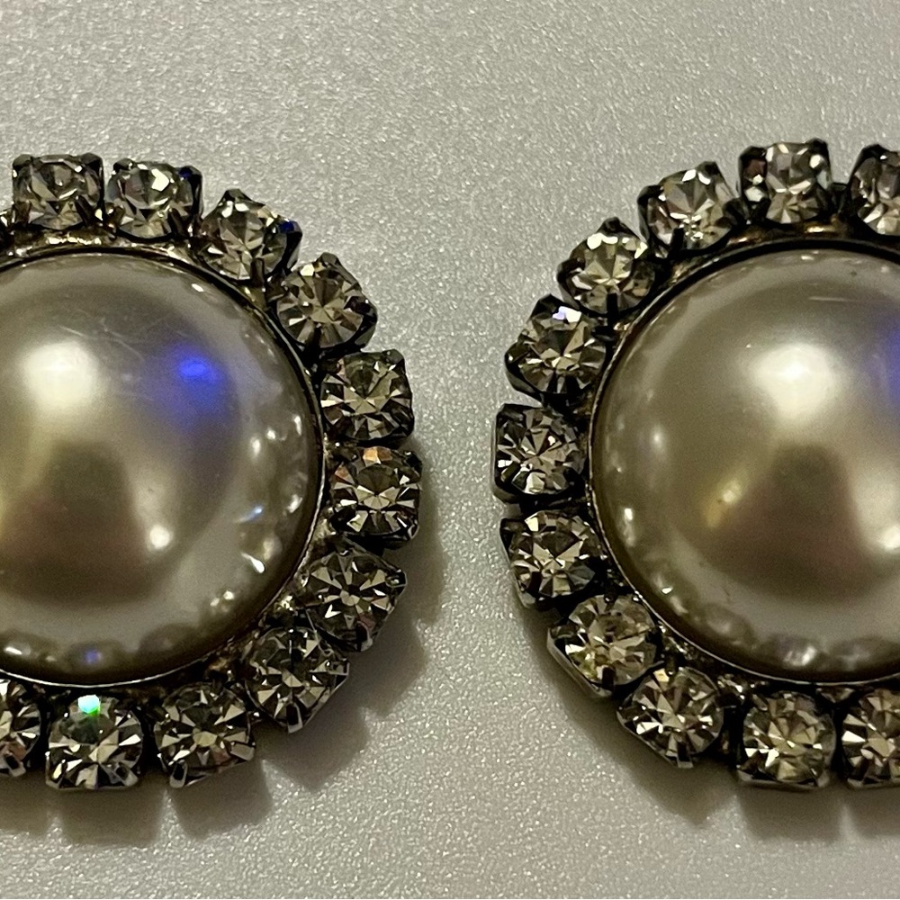 Nancy Katz Pearl center clip on earrings
